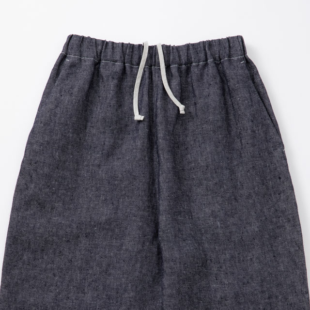 リネンデニムのワイドテーパードパンツ