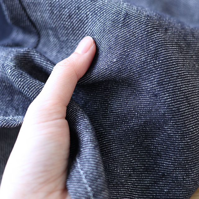 リネンデニムのワイドテーパードパンツ