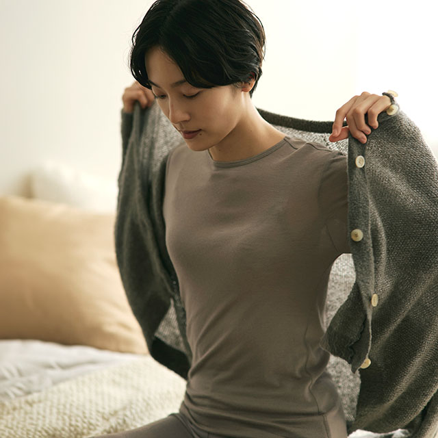 やわらウールのインナー　クルーネック