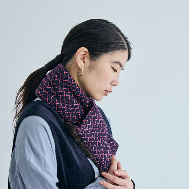 布ぬの中綿マフラー　ラッセル編み