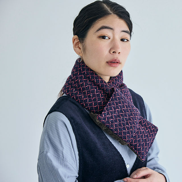 布ぬの中綿マフラー　ラッセル編み