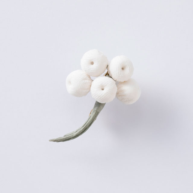 季節のブローチ