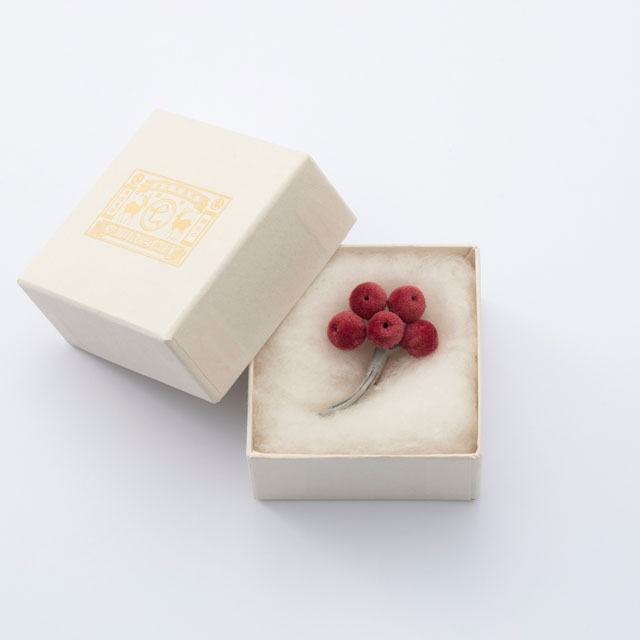 季節のブローチ