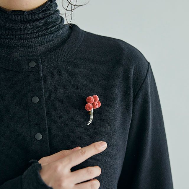 季節のブローチ