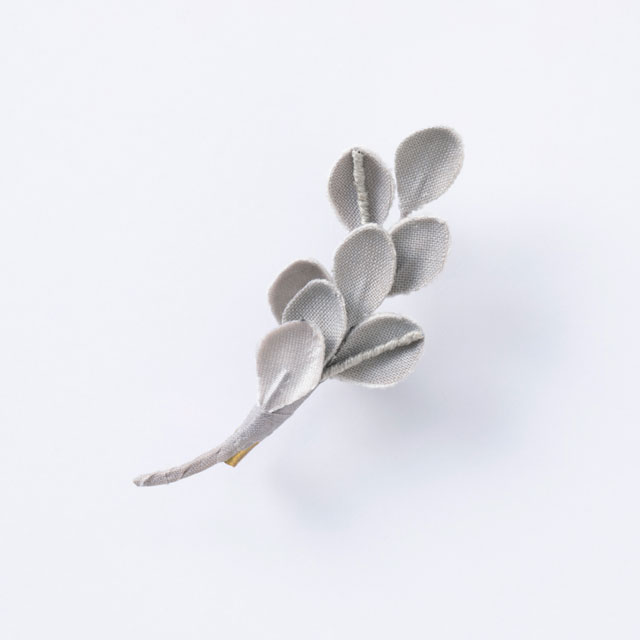 季節のブローチ