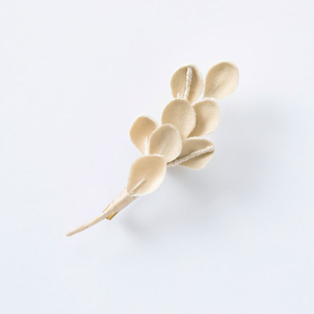 季節のブローチ