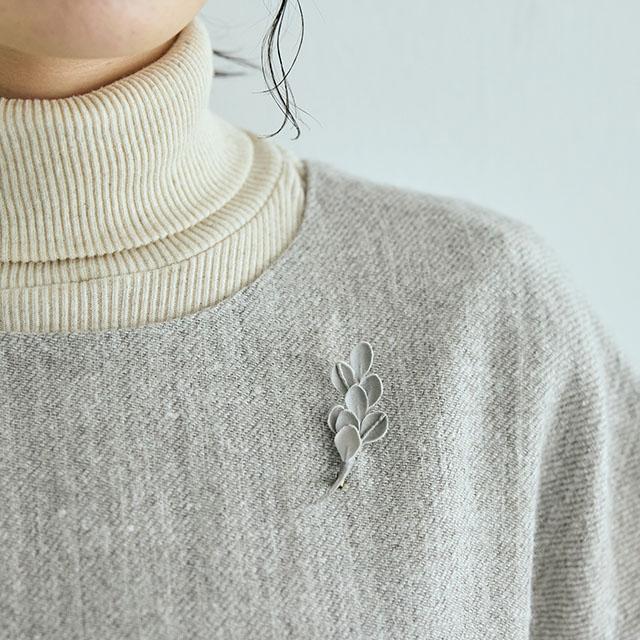 季節のブローチ