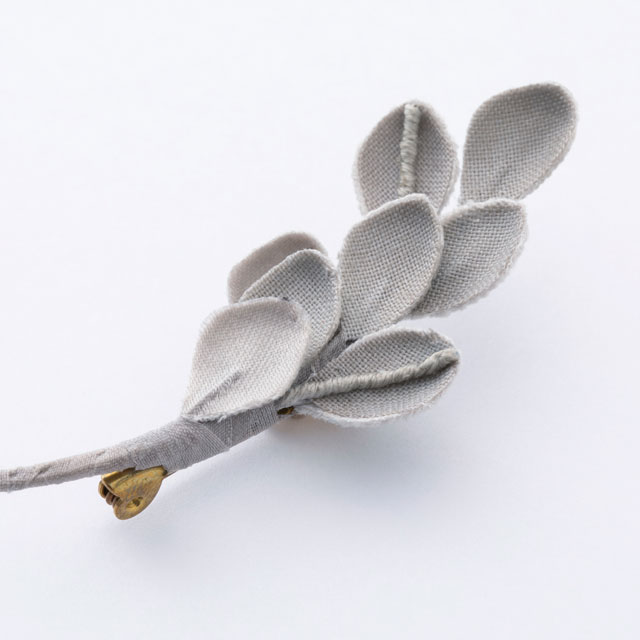 季節のブローチ