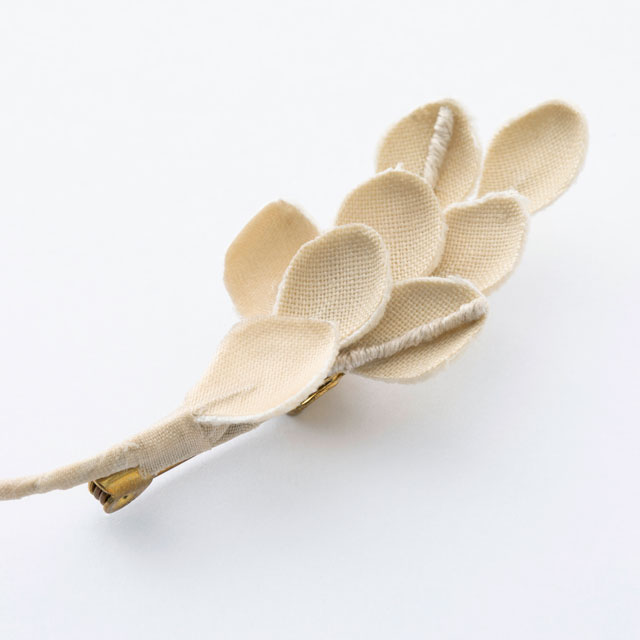 季節のブローチ