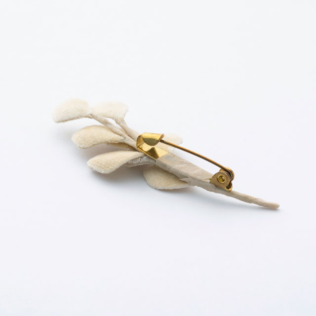 季節のブローチ