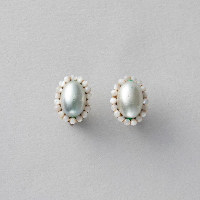 taｍas 呼吸/White イヤリング