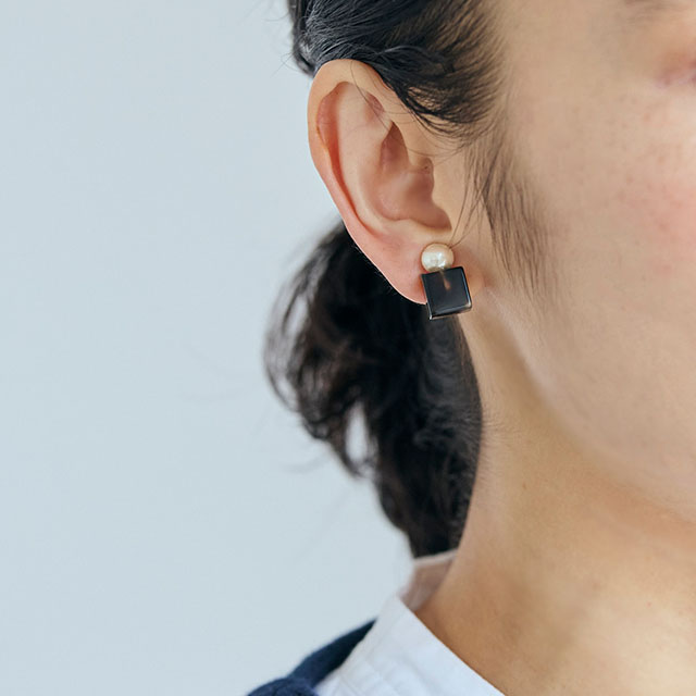 【WEB限定】Sur コットンパールポスト 正方形　イヤリング　cow