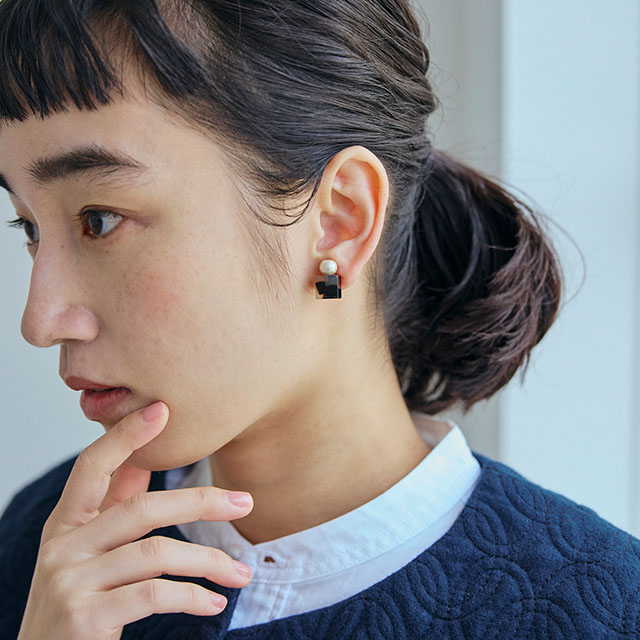 【WEB限定】Sur コットンパールポスト 正方形　イヤリング　cow