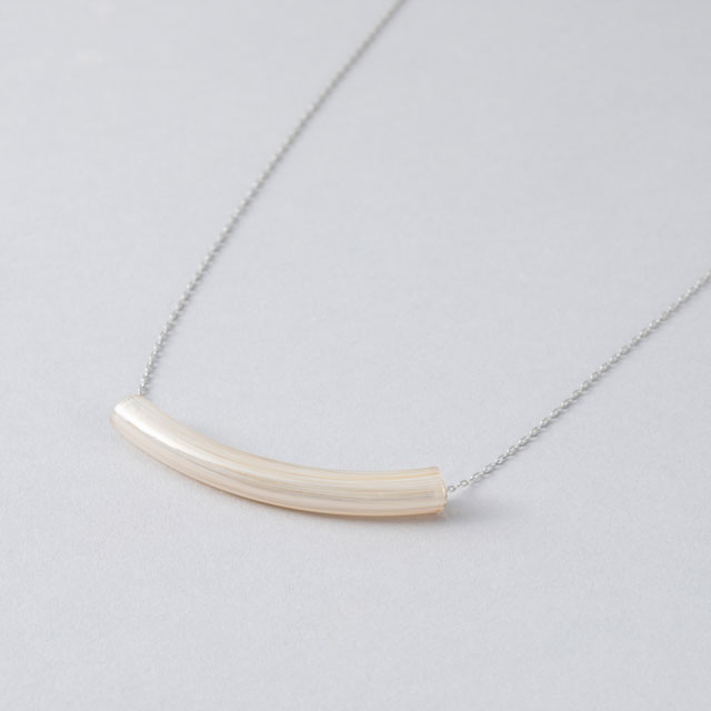 宙吹きガラスのネックレス