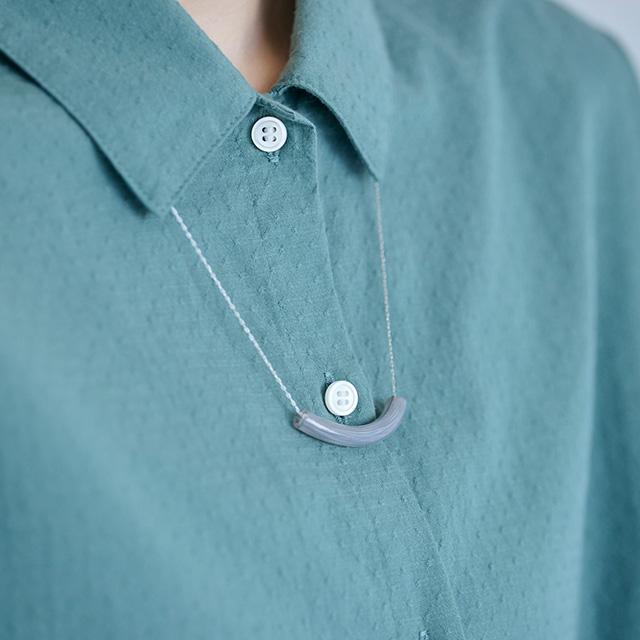 宙吹きガラスのネックレス