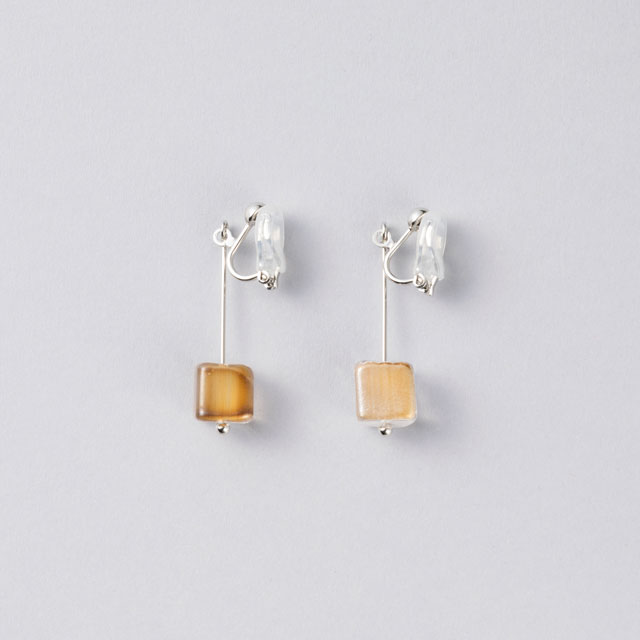 宙吹きガラスのイヤリング