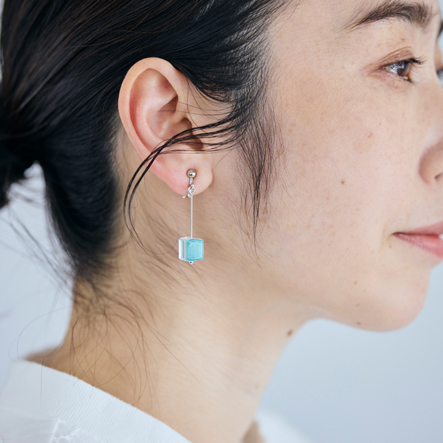 宙吹きガラスのイヤリング