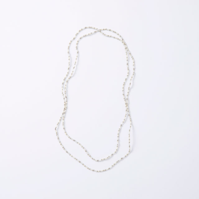 グラスビーズのネックレス