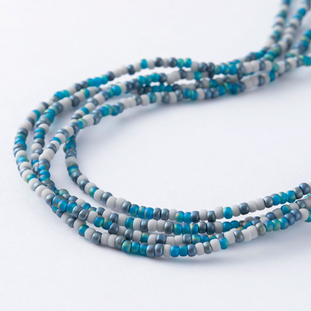 グラスビーズのネックレス