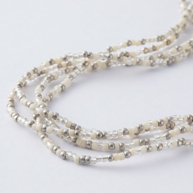 グラスビーズのネックレス