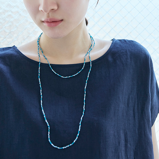 グラスビーズのネックレス