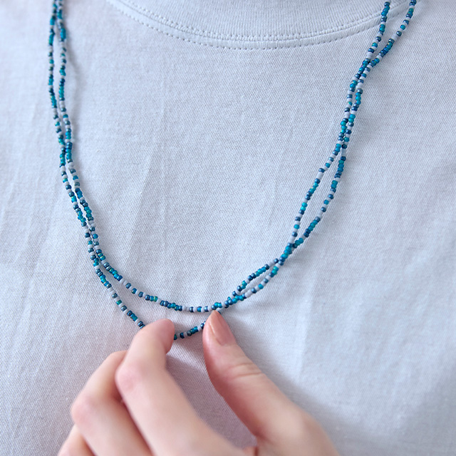 グラスビーズのネックレス