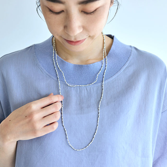 グラスビーズのネックレス