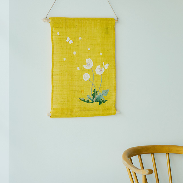 【WEB限定】十二ヶ月のタペストリー 花鳥画 五月「タンポポと紋白蝶」