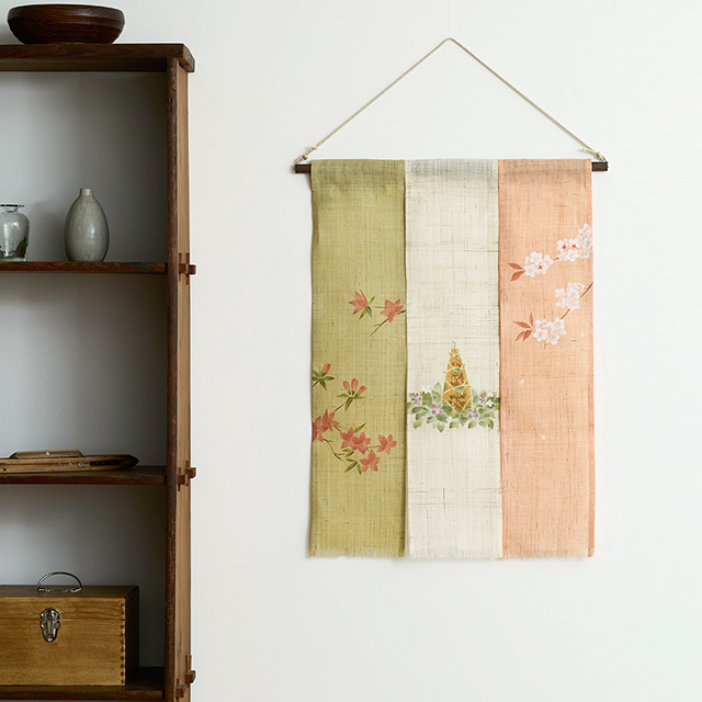 【WEB限定】十二ヶ月の三連タペストリー 四月「花祭り(つつじ・筍・桜)」