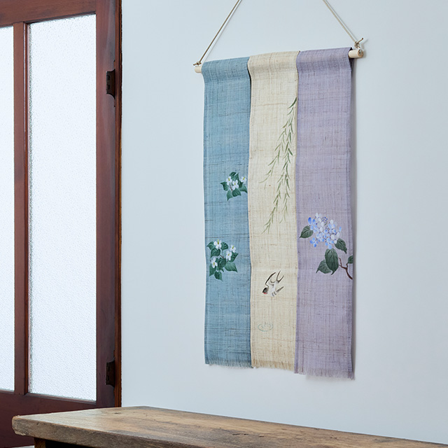 【WEB限定】十二ヶ月の三連タペストリー　六月「梅雨（どくだみ・燕・紫陽花）」