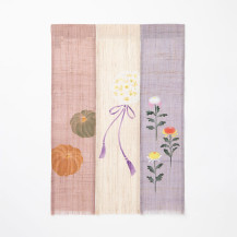 【WEB限定】十二ヶ月の三連タペストリー　九月「重陽の節句（菊座瓜・菊・菊の被せ綿）」