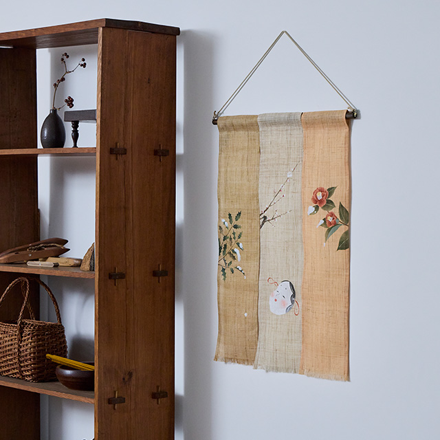 【WEB限定】十二ヶ月の三連タペストリー 二月「節分(お多福・柊・椿)」