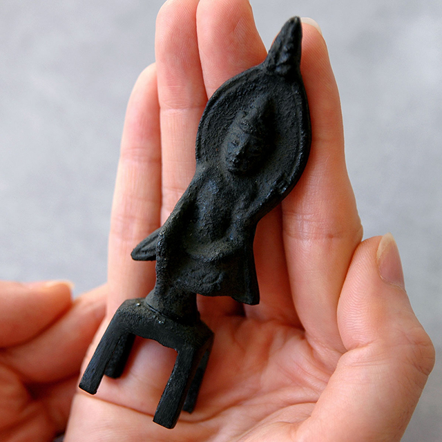 ほとけさま　思惟