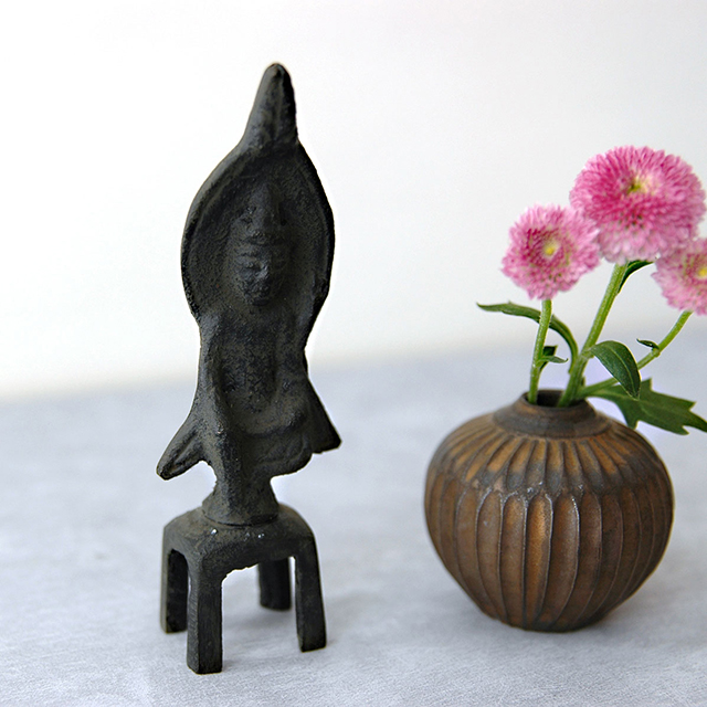 ほとけさま　思惟