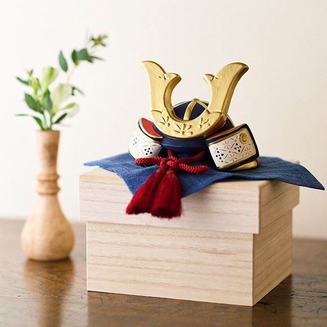 瀬戸焼の兜飾り