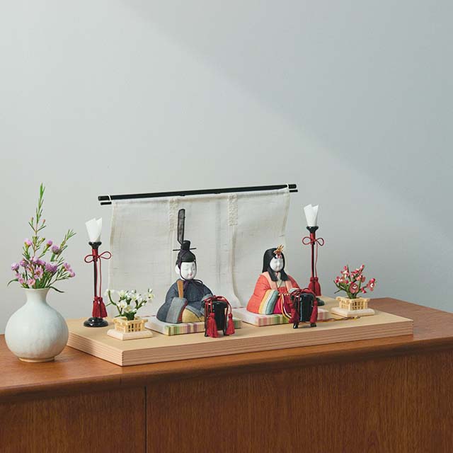 【予約商品】手織り麻の木目込み雛飾り　親王飾り　背景（几帳） ・素木台