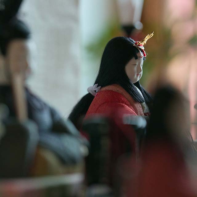 【予約商品】手織り麻の木目込み雛飾り　五人飾り　背景（几帳）・塗り台