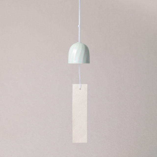 鍋島虎仙窯 青白磁波型風鈴