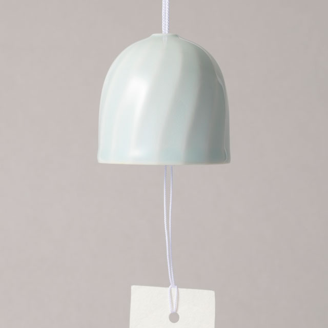 鍋島虎仙窯 青白磁波型風鈴