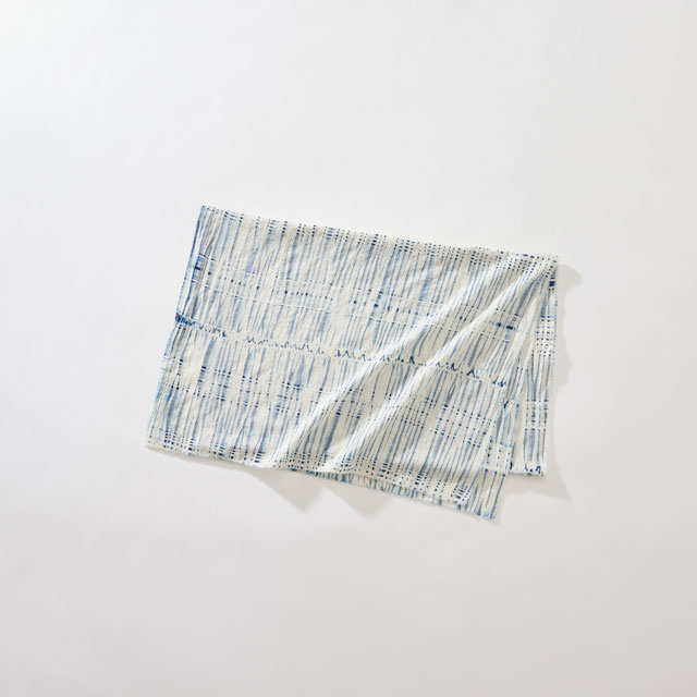 くらしの工藝布 板締めのストールケット ウールシルク/本藍 M