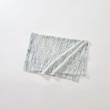 くらしの工藝布　板締めのストールケット　ウールシルク/本藍　M