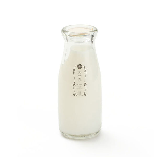 牛乳瓶に入った消臭芳香剤