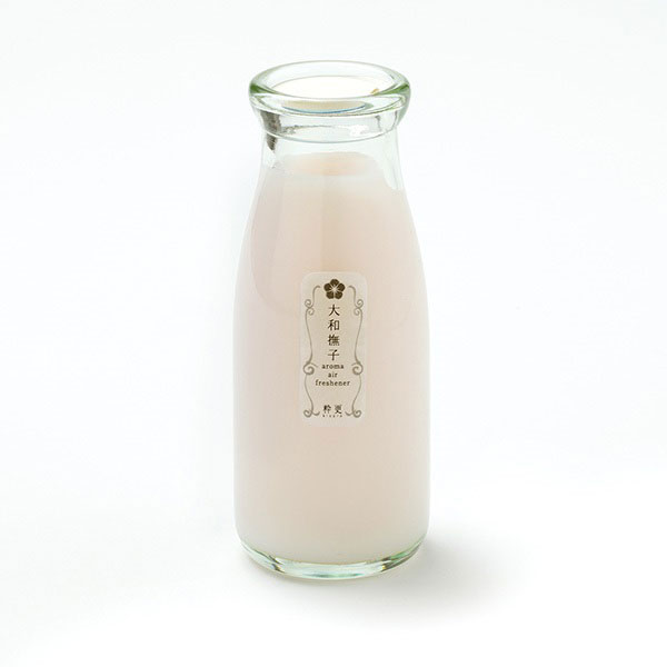 牛乳瓶に入った消臭芳香剤
