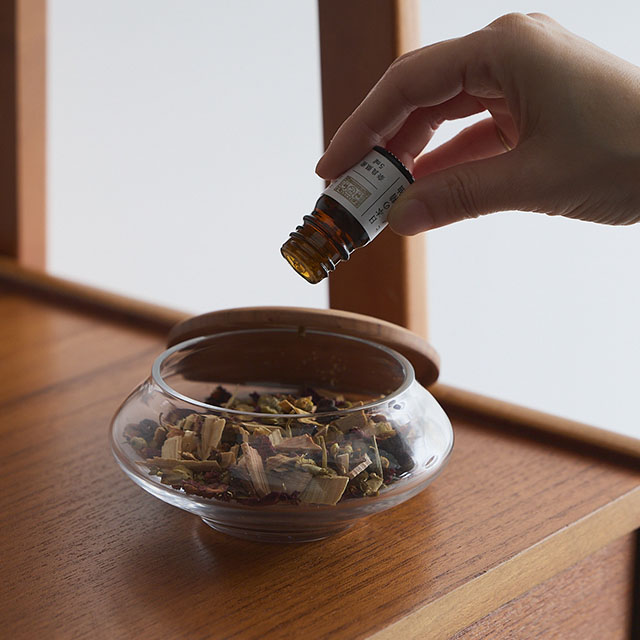 木々と野花のポプリと硝子の蓋物 セット