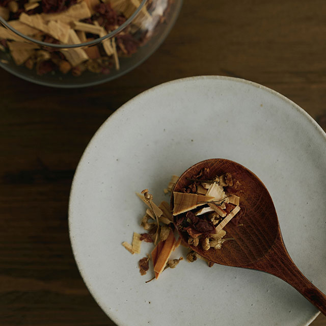 木々と野花のポプリ(青森ヒバ・吉野ヒノキ・バラ・カミツレ)