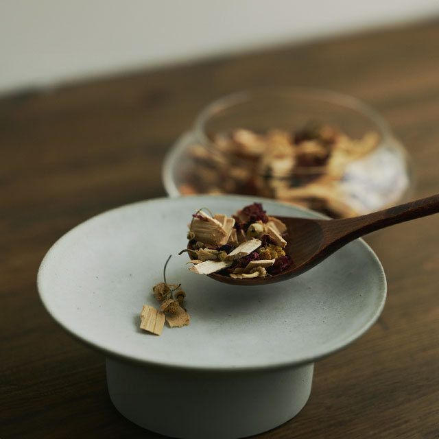 お気に入りのうつわや、サシェに入れて愉しむ