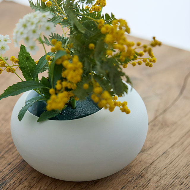 鍋島虎仙窯　青白磁　花器