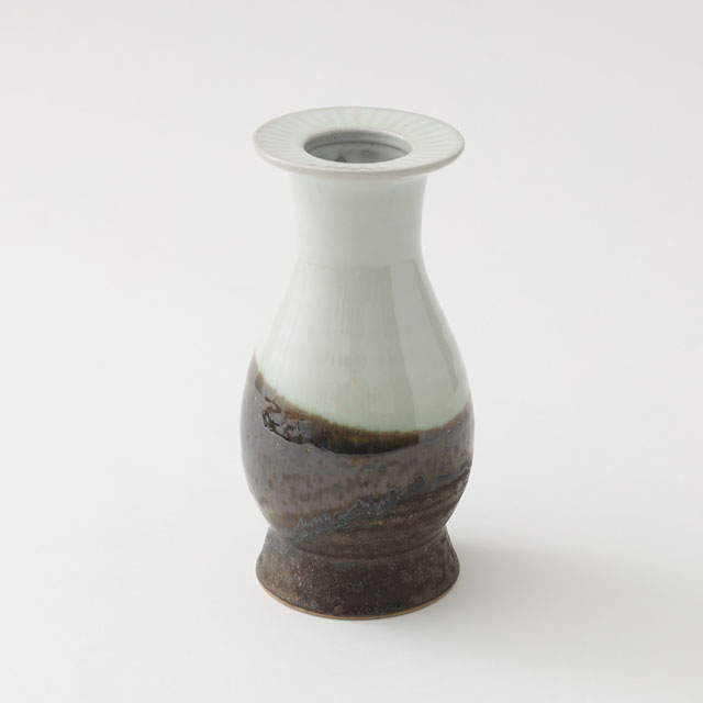 波佐見焼の花入れ　瓶子型