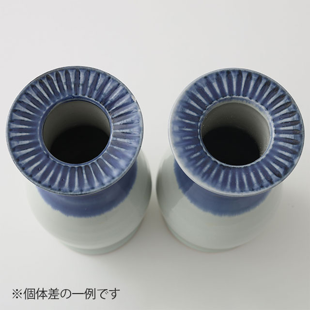 波佐見焼の花入れ　瓶子型