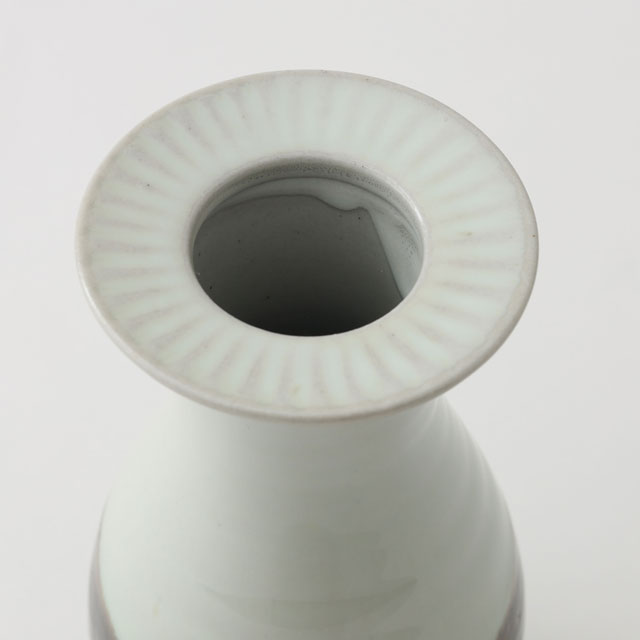 波佐見焼の花入れ　瓶子型